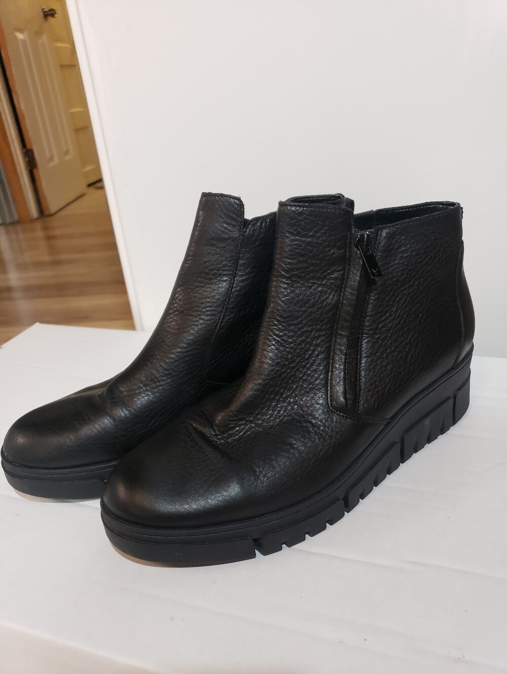 Vionic Uptown Sur Black Leather Ankle Boots Chunky Tread Zip Sides 10